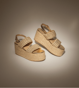 Foto de sandalias de plataforma beige con brillos dorados de la marca Studio F 